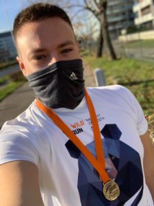 Biegacz w Wild Run 2020 z Wrocławia. fot. Michał Tarabasz